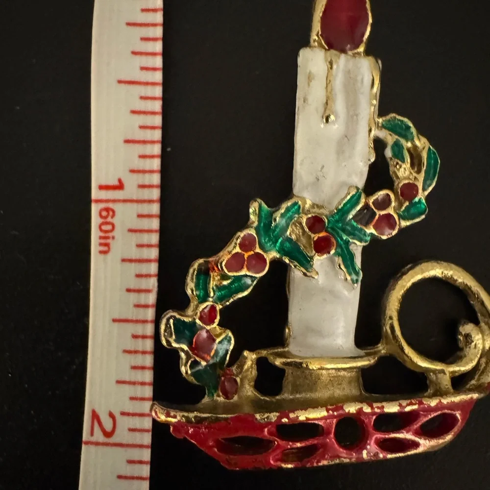 N/A charming brooch